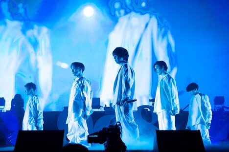 三浦大知のパフォーマンスの様子。（撮影：渡邊玲奈［田中聖太郎写真事務所］）