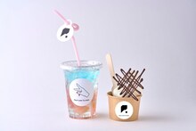 ラフォーレ原宿コラボメニュー「Perfume Closet グラデーションソーダ」と「Perfume Closet ミルクソフト」