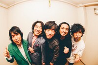 Creepy Nutsとウルフルズ。（撮影：西槇太一）