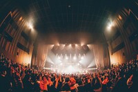 Creepy Nutsのステージの様子。（撮影：西槇太一）