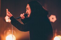 R-指定（Creepy Nuts）。（撮影：西槇太一）