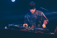 DJ 松永（Creepy Nuts）。（撮影：西槇太一）