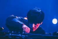 DJ 松永（Creepy Nuts）。（撮影：西槇太一）