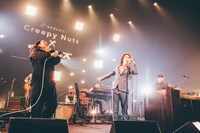 「大阪ストラット」でコラボするCreepy Nutsとウルフルズ。（撮影：西槇太一）