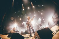 ウルフルズのステージの様子。（撮影：西槇太一）