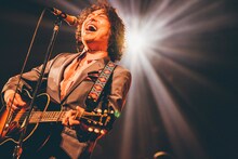 トータス松本（Vo / ウルフルズ）。（撮影：西槇太一）