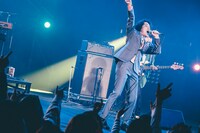 ウルフルズのステージの様子。（撮影：西槇太一）