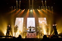 「変態紳士舞踏会 in 日本武道館」の様子。（撮影：cherry chill will.  ）