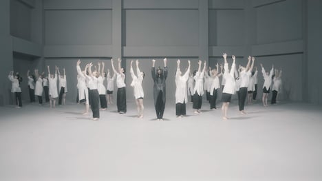 「Cocco『強く儚い者たち 』Music Video (Cocco 25th ANNIVERSARY ver.)」より。