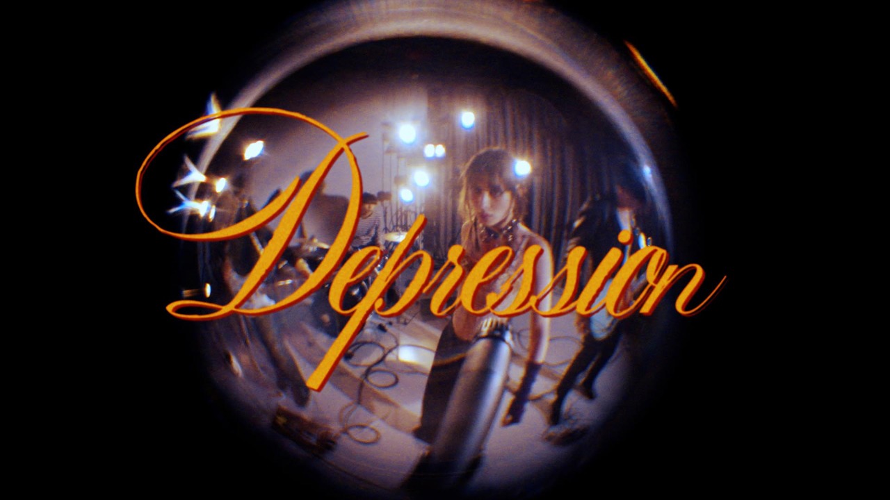 Luby Sparks「Depression」ミュージックビデオのサムネイル。
