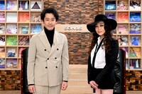 左から大泉洋、JUJU。（写真提供：NHK）