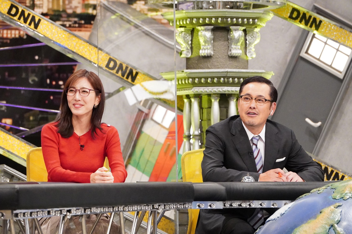 左から小澤陽子アナウンサー、アリタ哲平。(c)フジテレビ