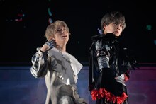 左から鍵本輝、RIKU。