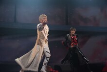 左から鍵本輝、RIKU。