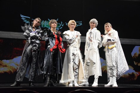 左から古谷大和、RIKU、鍵本輝、中村太郎、石井一彰。