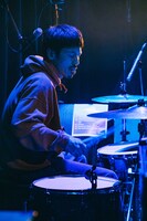 Kento Suzuki（DYGLサポートドラム / never young beach）（Photo by Yoshitake Hamanaka）