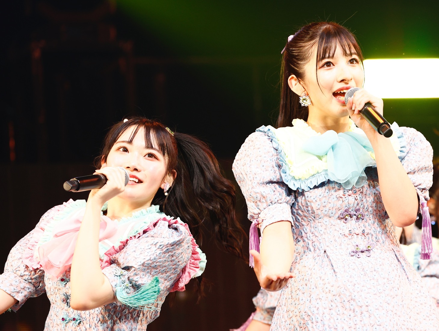 左から本田珠由記、河口夏音。(c)YOANI