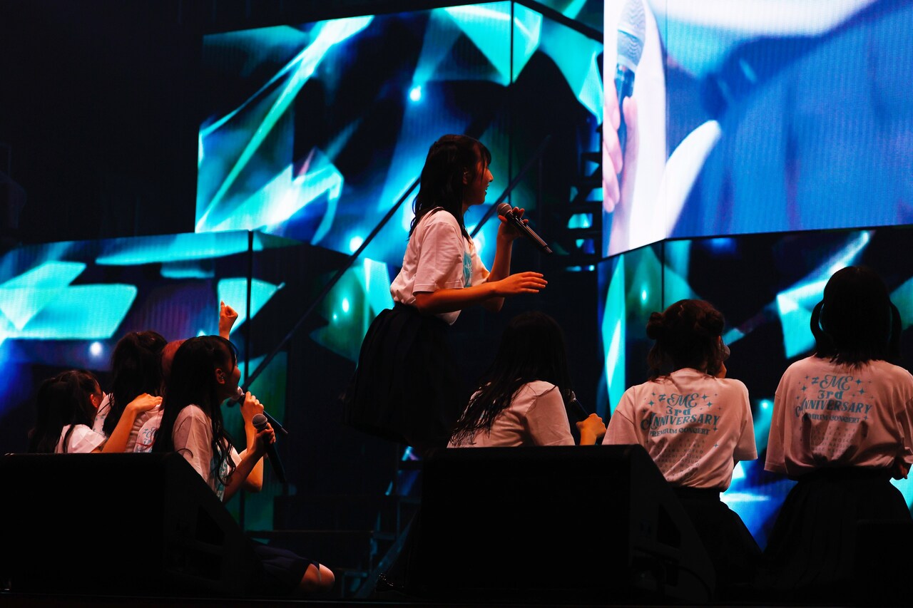 君はスパークル」でセンターを務める川中子奈月心（中央）。(c)YOANI