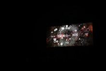 ≠ME初の舞台決定の特報が映し出されるスクリーン。(c)YOANI