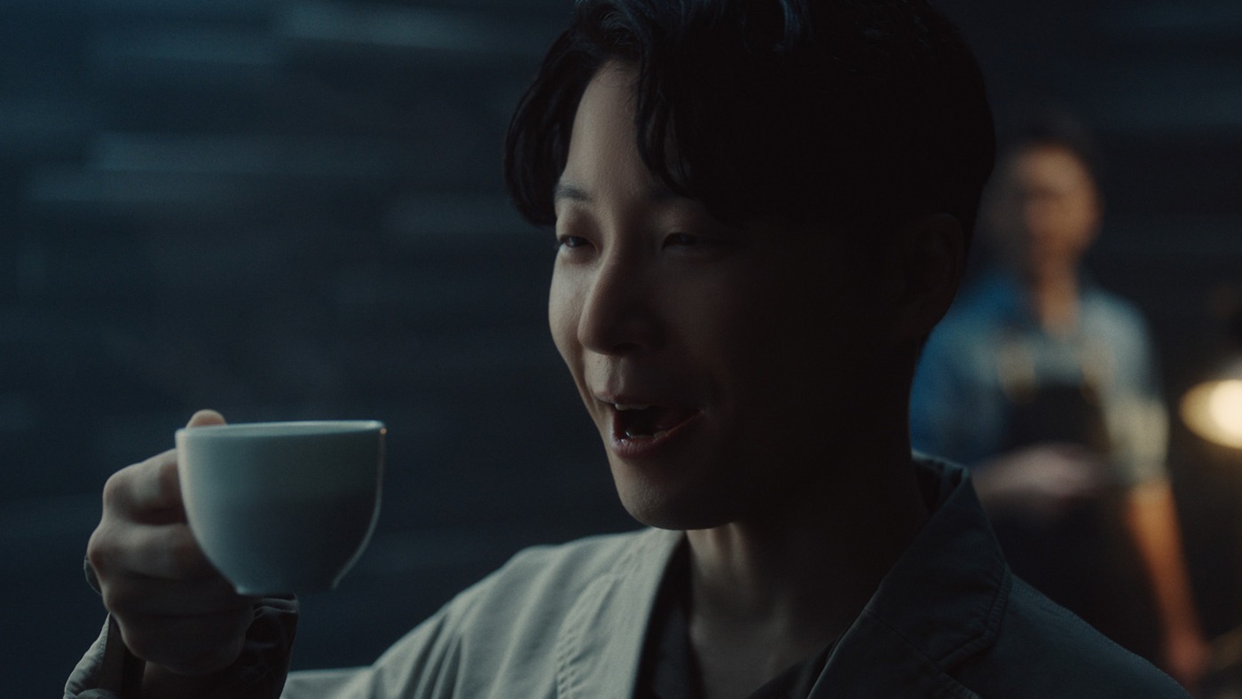 UCCグループのテレビCM「COFFEE CREATION ロースティング編」より。