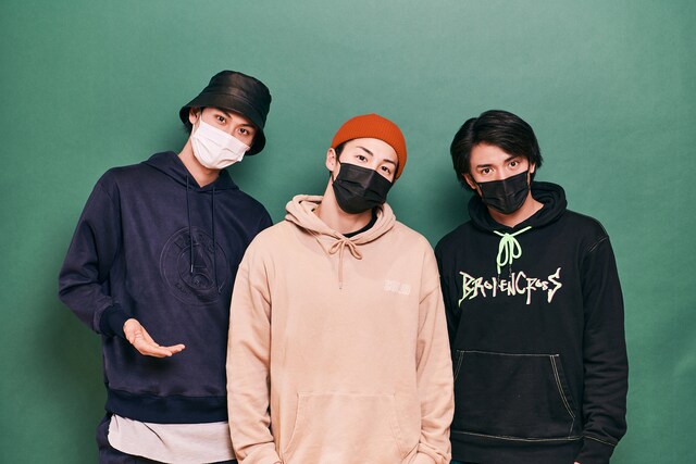 左から中村太郎、RIKU、古谷大和。