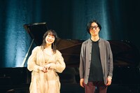 左からヒグチアイ、ホリエアツシ（Photo by Kana Tarumi）。