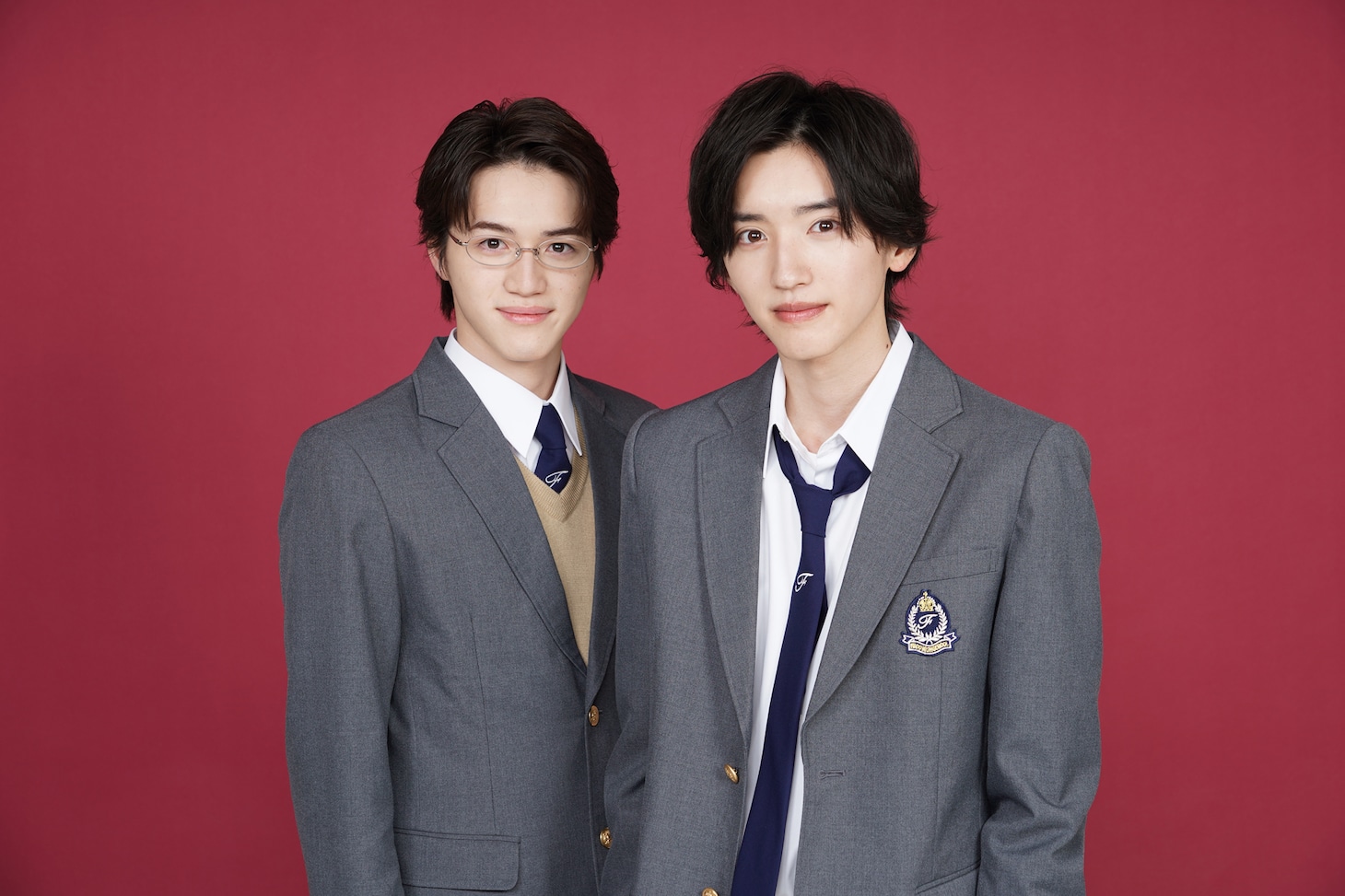 左から岩崎大昇（美 少年）、道枝駿佑（なにわ男子）。