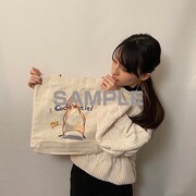 工藤帆乃佳（Vo, G）バッグのサンプル画像。