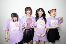 MIGMA SHELTER。左からナーナナラ、レーレ、ミミミユ、タマネ。（Photo by Masayo）