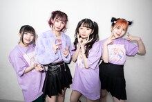 MIGMA SHELTER。左からナーナナラ、レーレ、ミミミユ、タマネ。（Photo by Masayo）