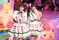 左から菅田愛貴、吉川ひより。