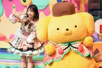 左から辻野かなみ、ポムポムプリン。