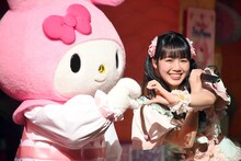 左からマイメロディ、吉川ひより。