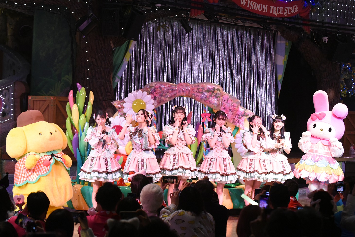 左からポムポムプリン、超ときめき♡宣伝部、マイメロディ。