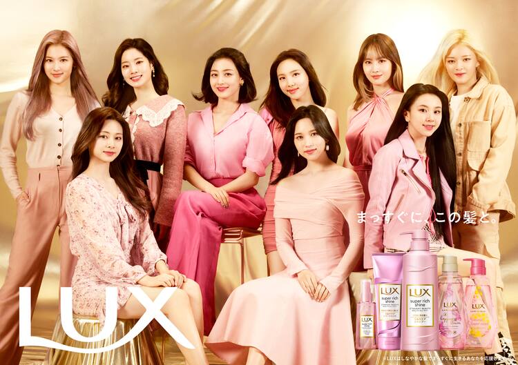 TWICE×LUXコラボビジュアル公開、多様なピンクカラーで自分らしさを 