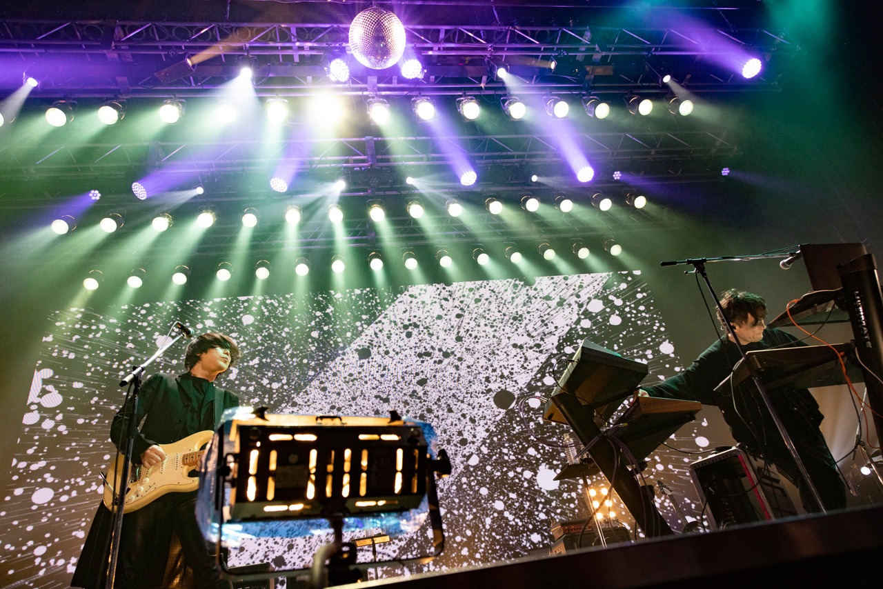 「THE SPELLBOUND the first album launching special live」の様子。（Photo by HIDEYUKI UCHINO）