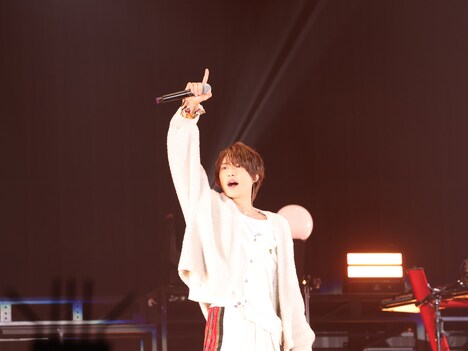 阿部顕嵐（Vo）（Photo by Yoshika Horita）