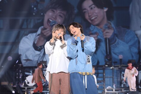 左から安井謙太郎（Vo）、長妻怜央（Key, Vo）。（Photo by Yoshika Horita）