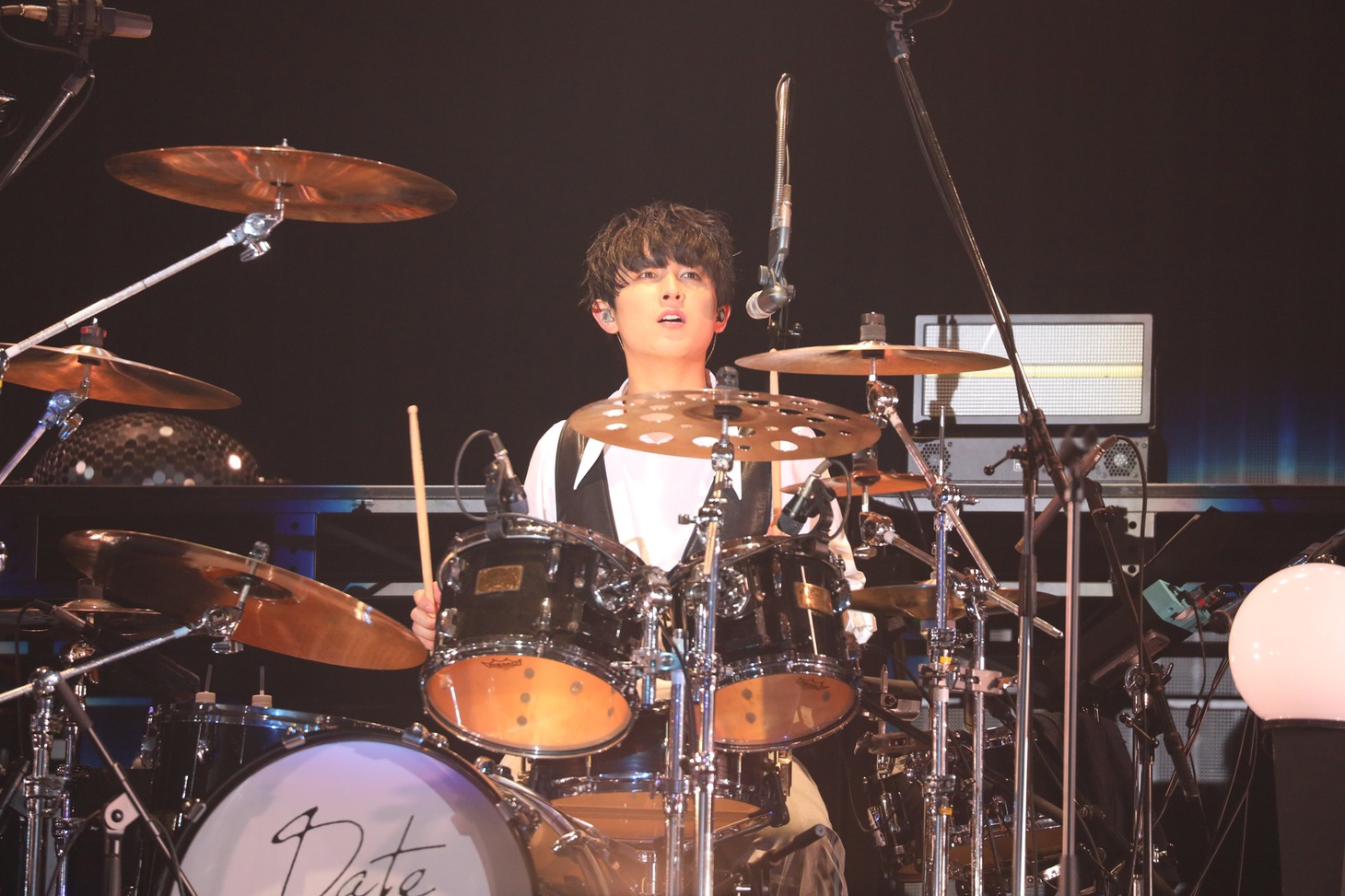 萩谷慧悟（Dr, Vo）（Photo by Yoshika Horita）