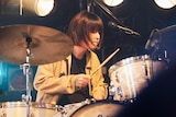岡本啓佑(Dr / 黒猫チェルシー)(Photo by Kazushi Toyota)