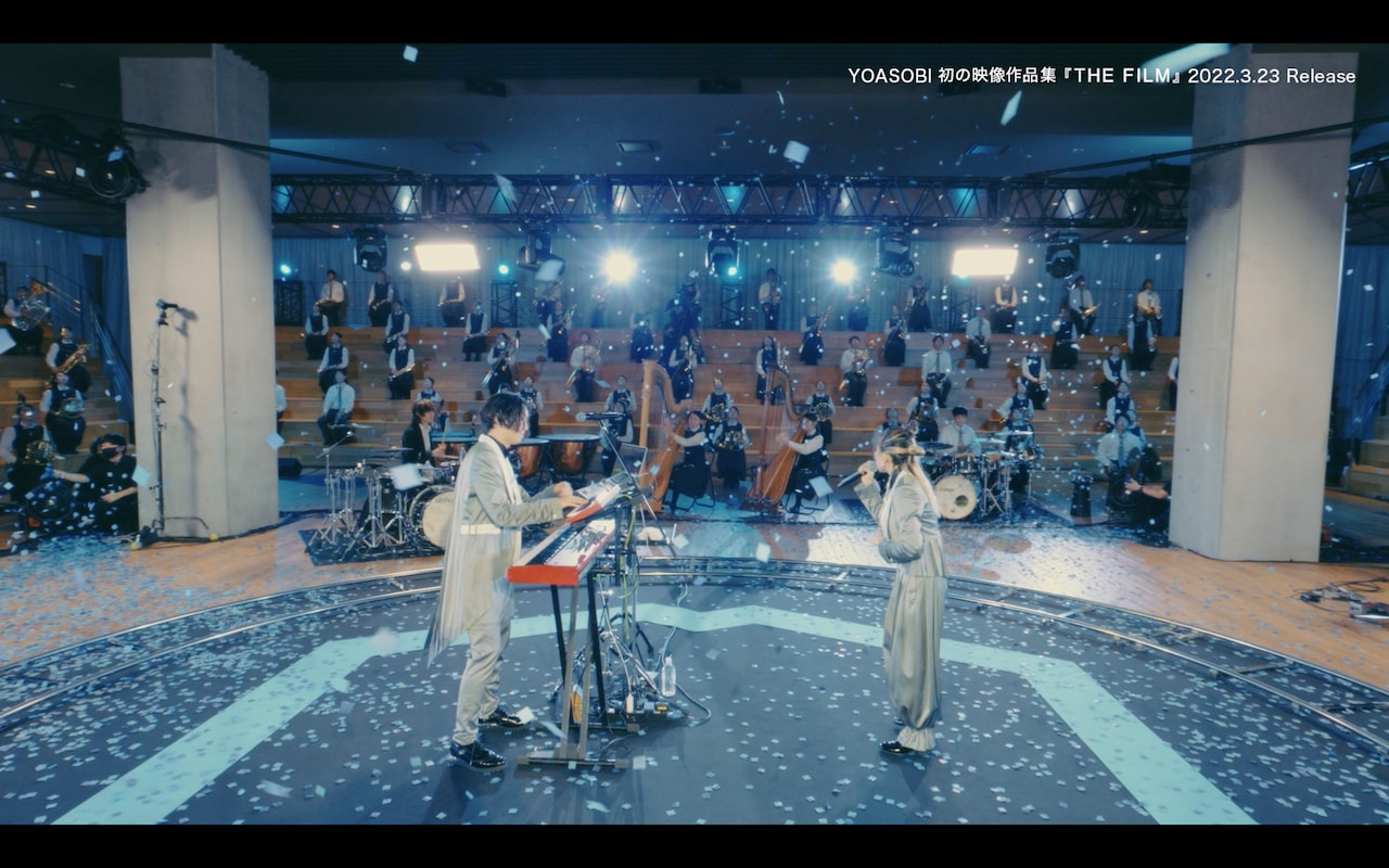 YOASOBI、大阪桐蔭吹奏楽部とコラボした「群青」ライブ映像公開