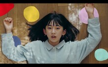 菅田将暉「ギターウサギ」ミュージックビデオのサムネイル。