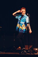 ネタを披露するノブオ（ペンギンズ）。（撮影：西槇太一）