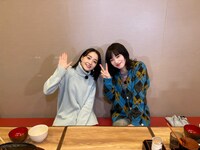 親友の奈緒と小松菜奈。(c)日本テレビ
