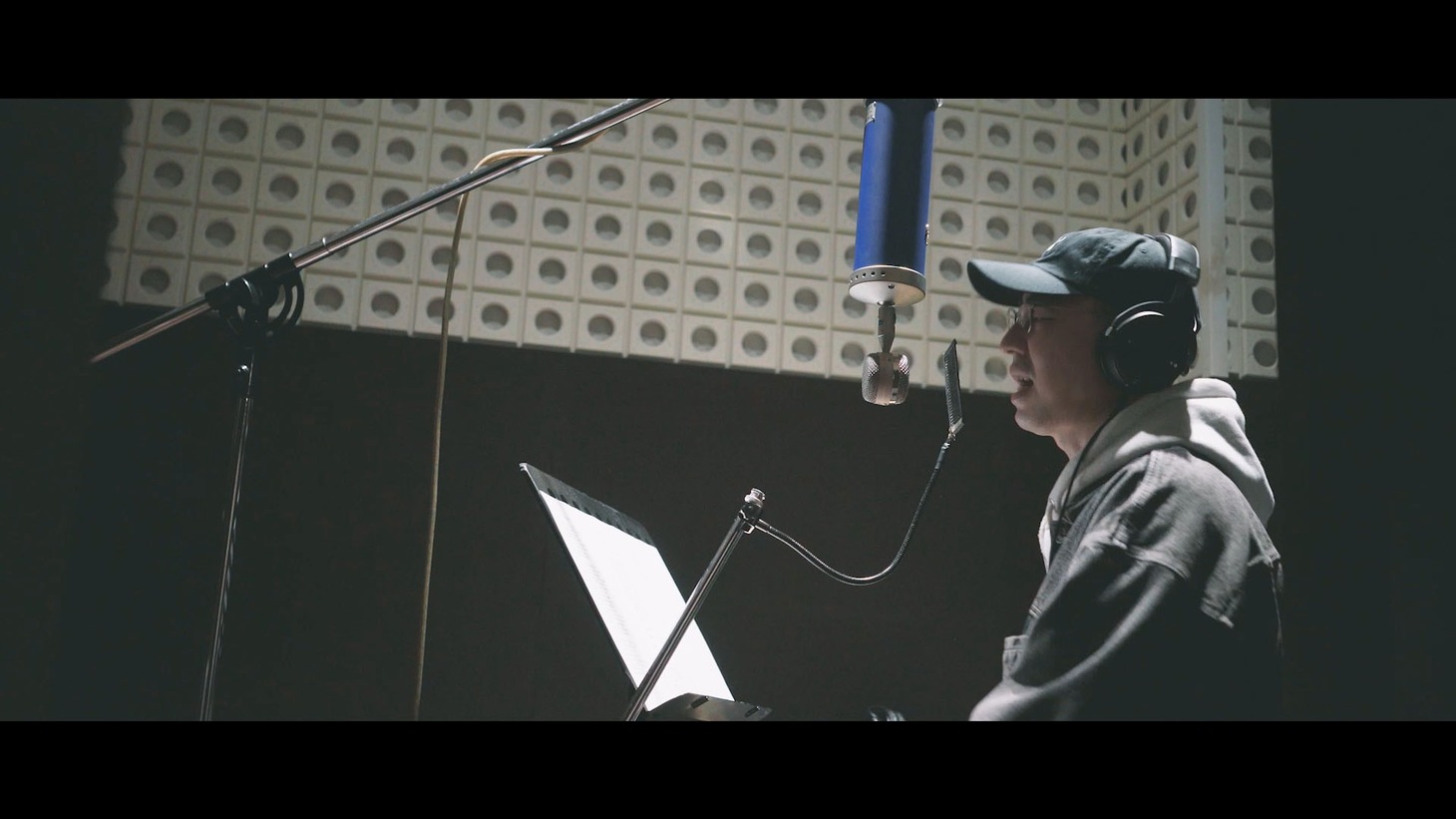 TOSHIKI HAYASHI(%C)「Dream Theater Music feat. LIBRO」ミュージックビデオより。