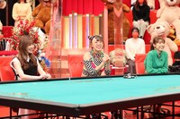 左から指原莉乃、フワちゃん、若槻千夏。