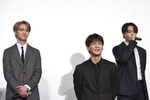 左から白岩瑠姫、豆原一成、鶴房汐恩。