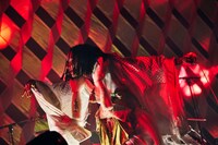 アヴちゃん（Vo）（撮影：中野修也）