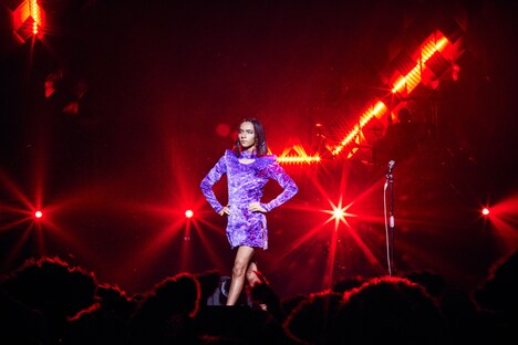 アヴちゃん（Vo）（撮影：中野修也）