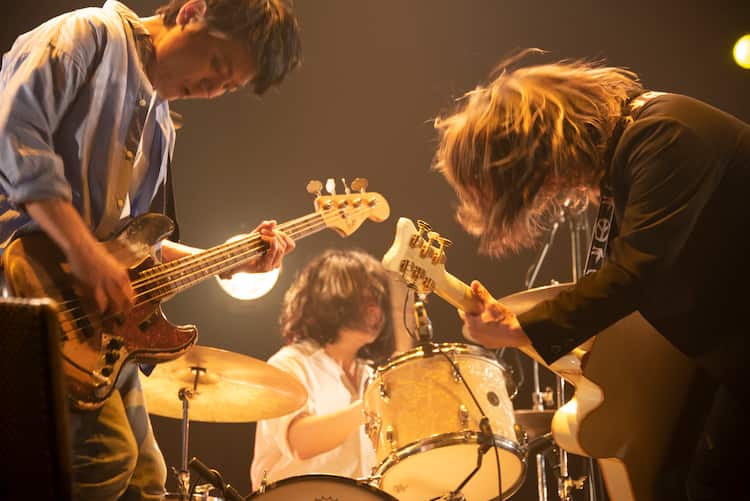 サニーデイ・サービスが初期の定番曲から最新ナンバーまで23曲を奏でた 